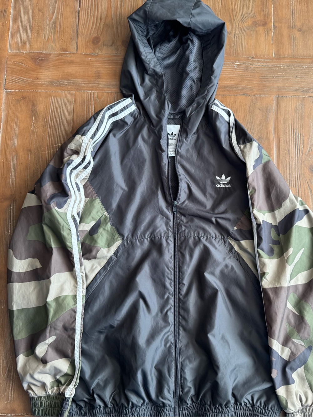 Adidas Originals Camo Windbreaker Jacket with Hood Size XL